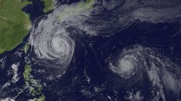  Tropické cyklóny sa presúvajú od rovníka k pólom