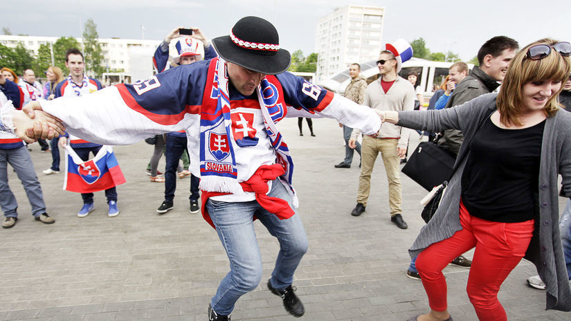 Slovenskí fanúšikovia pred zápasom proti...