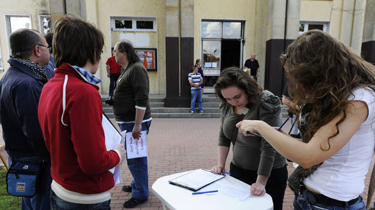 Situácia v okolí kultúrneho domu v Sobranciach...