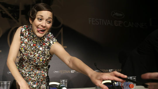 Herečka Marion Cotillard rozdávala autogramy aj...