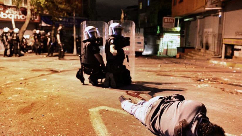 Turecko, Istanbul, protest, zranený, polícia