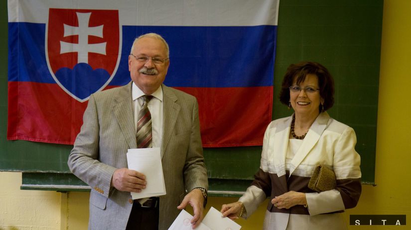 Prezident Ivan Gaparoviè s manželkou počas...