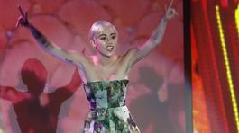 Speváčka Miley Cyrus počas vyhlásenia cien...