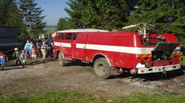 Dobrovoľní hasiči zasahujú na veteránoch