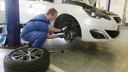 Chcete ušetriť a prezuť na zimné doma? Tu je správny postup