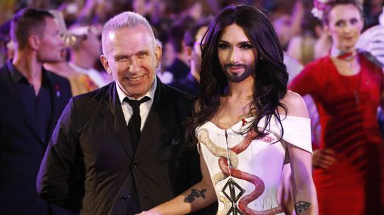Dizajnér Jean Paul Gaultier a víťazka Eurovízie...