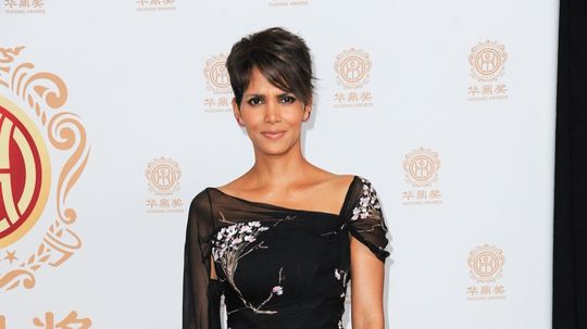 Herečka Halle Berry sa predviedla v róbe s...