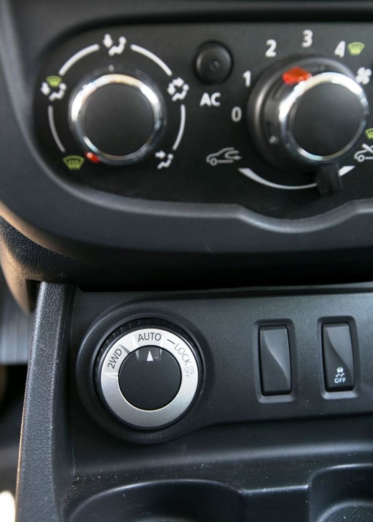 Systém 4x4 sa ovláda otočným spínačom...