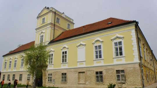 Predné priečelie zámku v Oberrsiebenbrunne,...