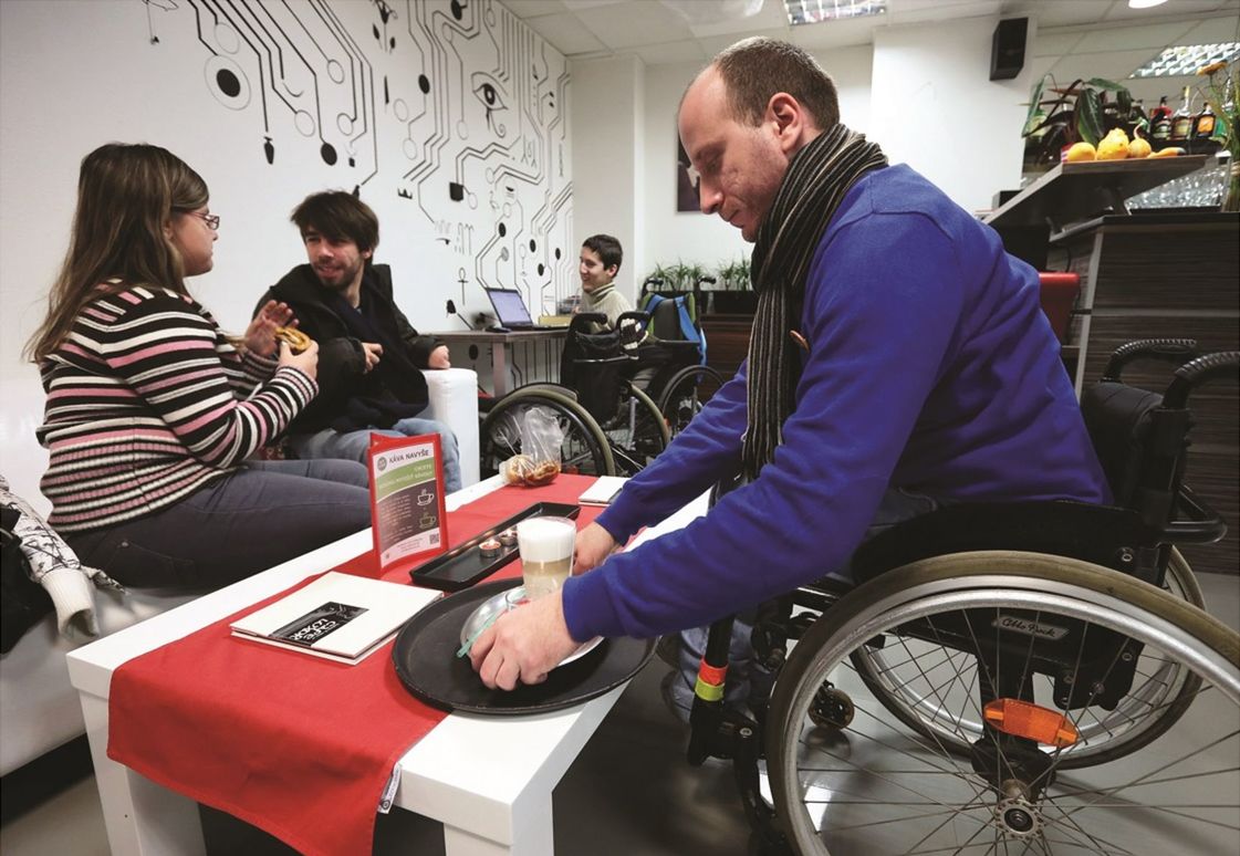 Čašník Vlado v pracovnom nasadení.