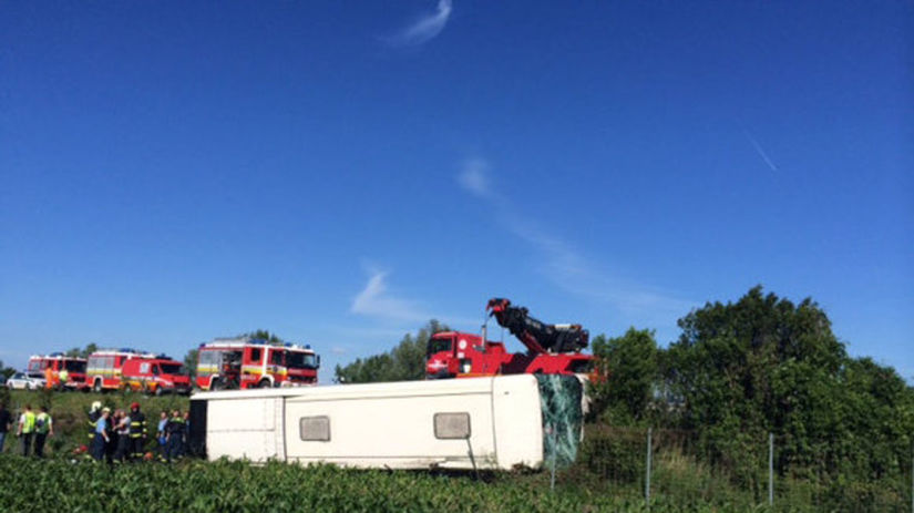 Havária autobusu na diaľnici medzi Piešťanmi a...