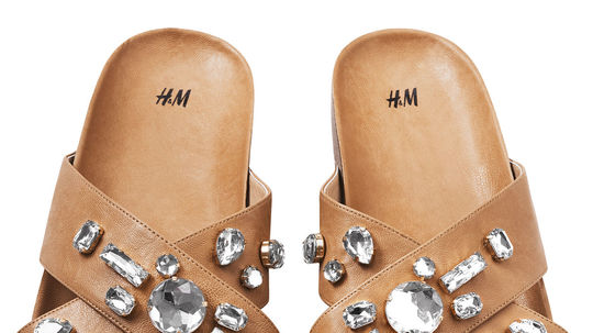 Aj taká jednoduchá obuv ako sú šľapky môže byť...