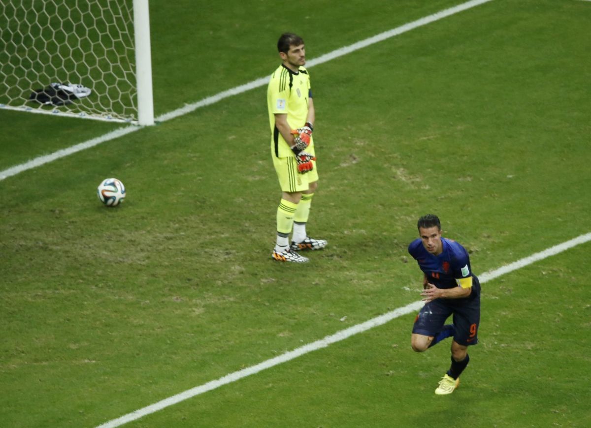 Robin van Persie prekonal Ikera Casillasa hneď...