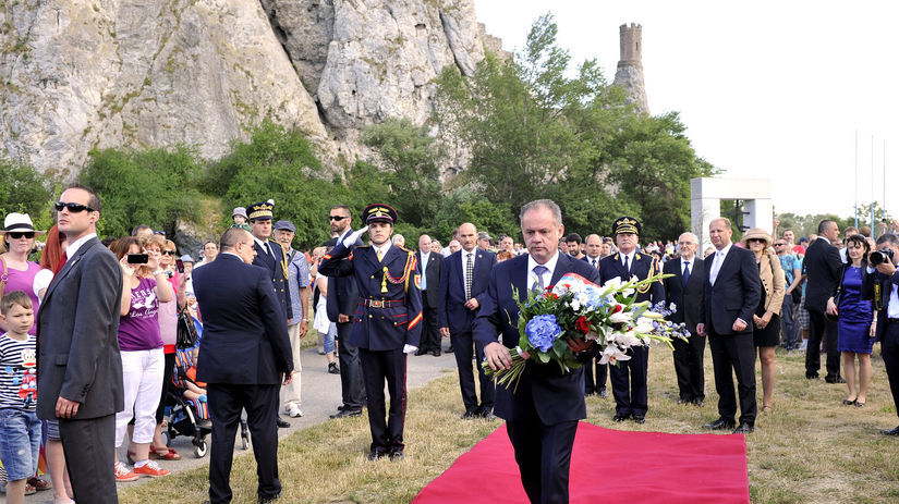 Prezident SR Andrej Kiska počas položenia...