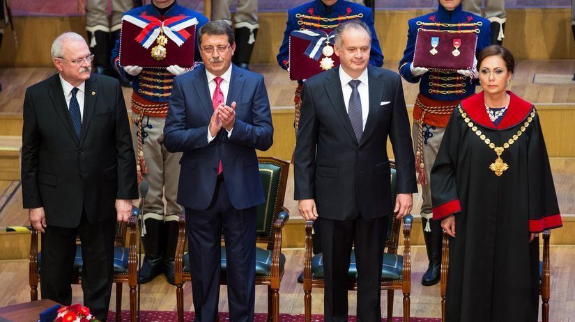 Zľava: Odchádzajúci prezident SR Ivan...