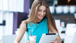 Čo s facebookovým statusom? Vo vzťahu, vydatá či single? 