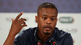 Evra varuje spoluhráčov, aby sa nesprávali ako hviezdy