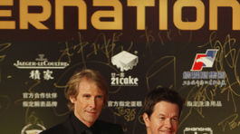 Michael Bay (vľavo) a Mark Wahlberg 