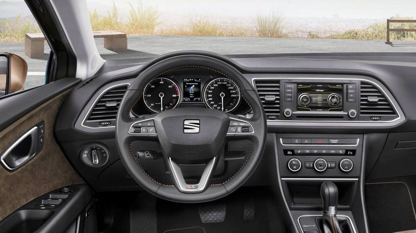 Interiér môže za príplatok obsahovať hnedé...