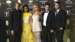 Zľava: režisér Michael Bay a herci z filmu Transformers: Zánik: Li Bingbing, Nicola Peltz, Mark Wahlberg a Jack Reynor.