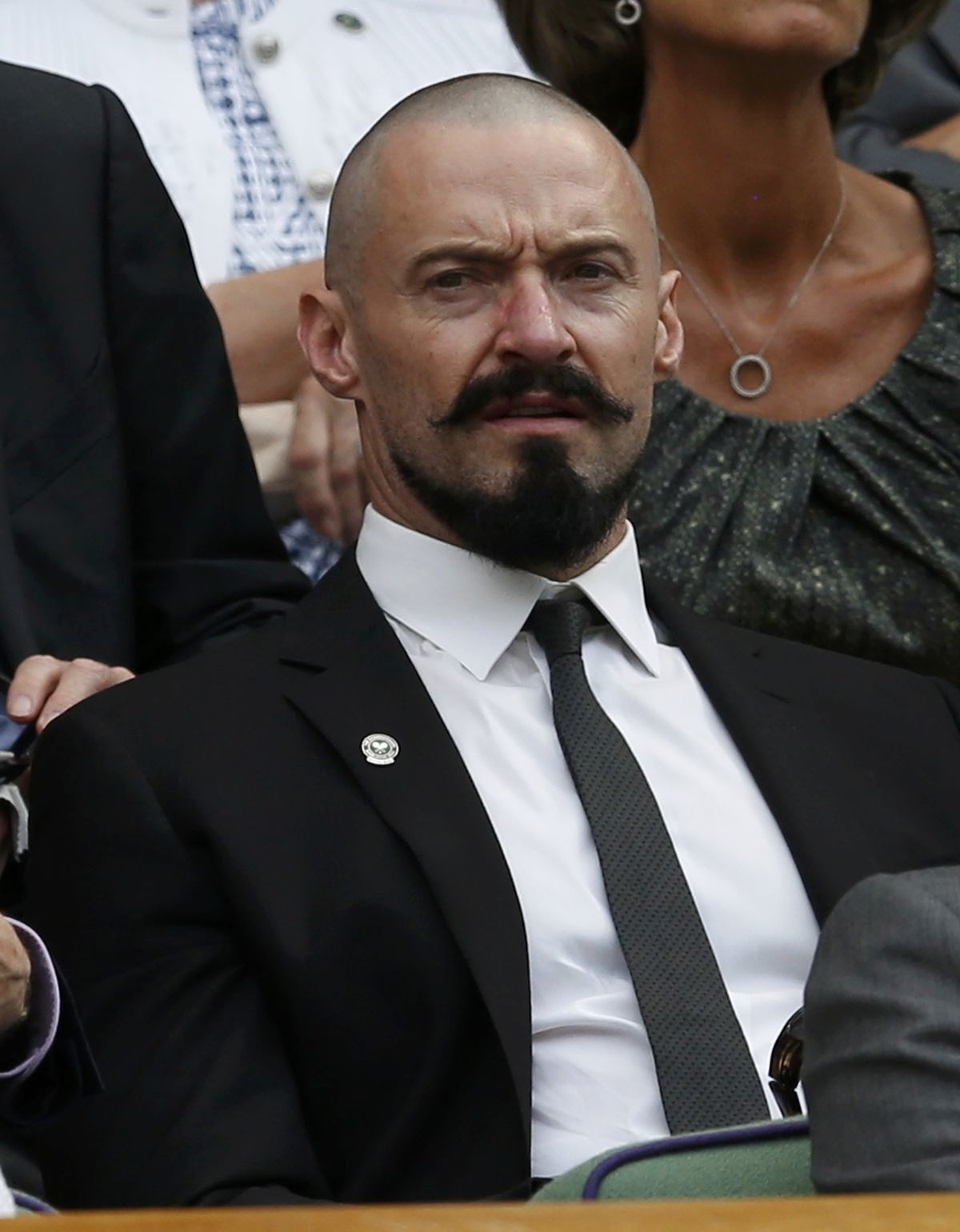 Herec Hugh Jackman v hľadisku počas tenisového...