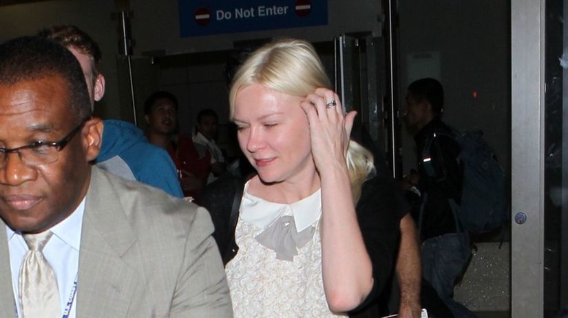 Kirsten Dunst v uliciach LA.