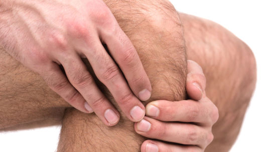 Svitá nádej pre ľudí s artrózou. Vedci zo Stanfordu objavili injekciu, ktorá obnovuje chrupavku