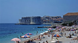 Koniec Dubrovníka? Davy turistov z výletných lodí mesto doslova ničia