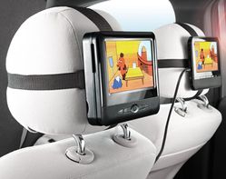 Prenosný DVD prehrávač s dvoma monitormi do auta.