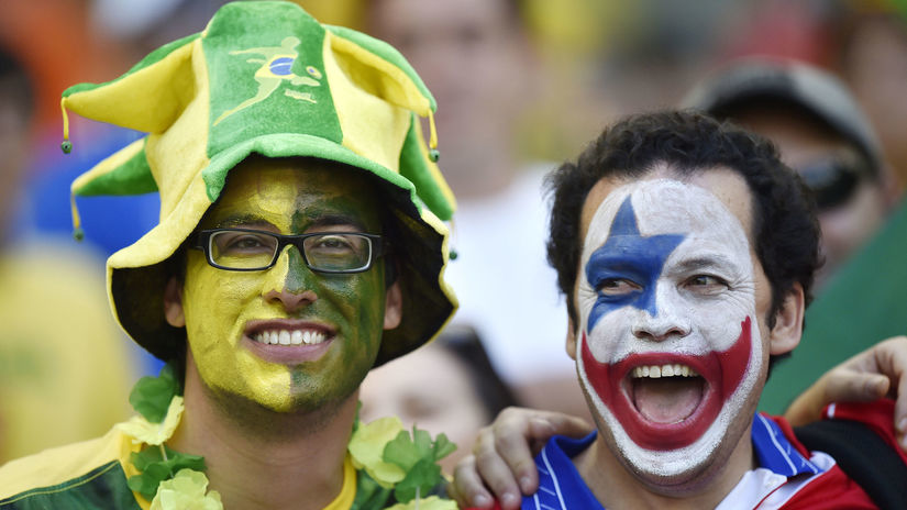 Fanúšikovia Brazílie a Čile pred zápasom. 
