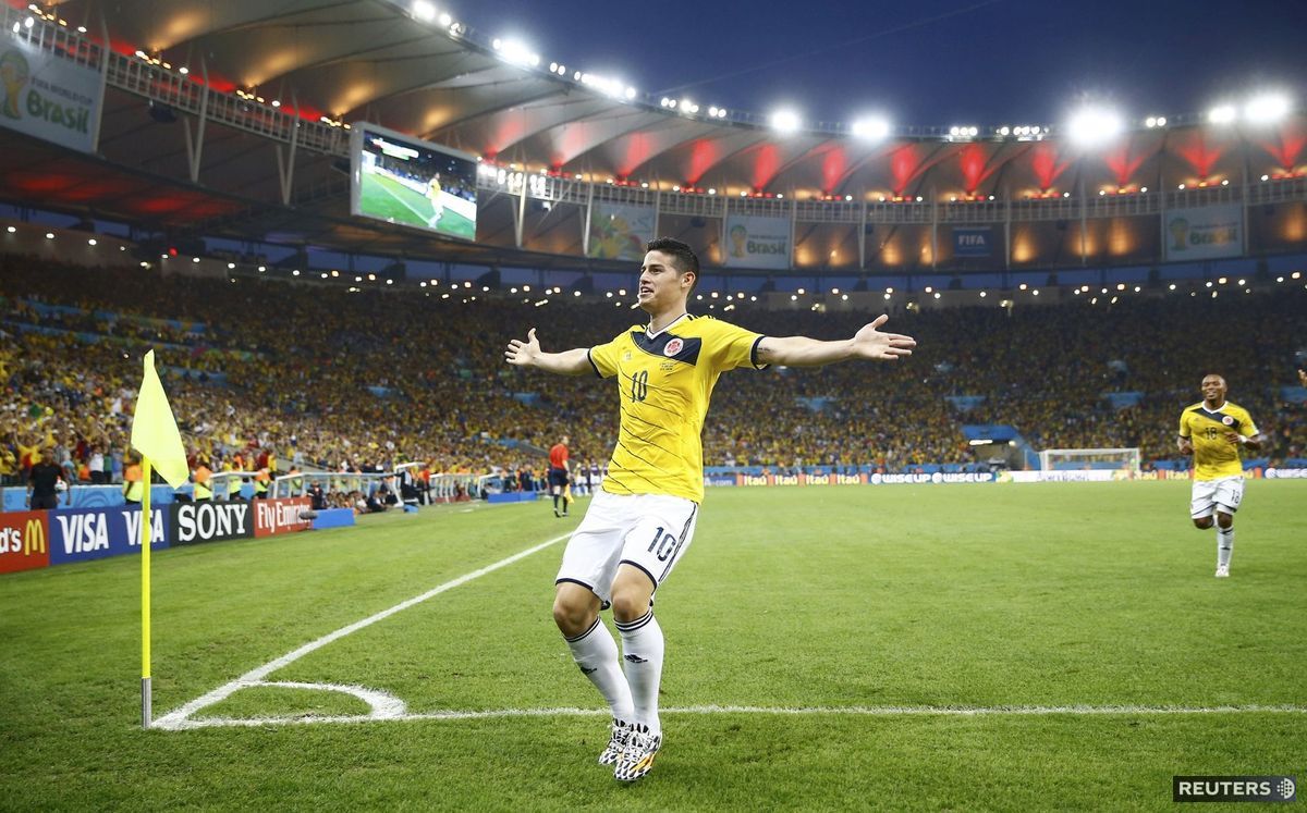 James Rodríguez oslavuje otvárací gól Kolumbie.