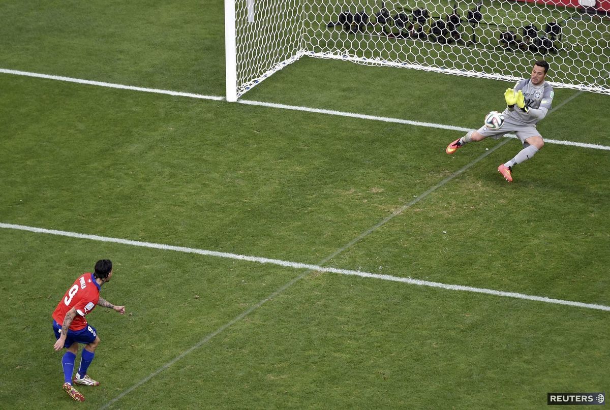 Brazílsky brankár Julio Cesar si poradil aj s...