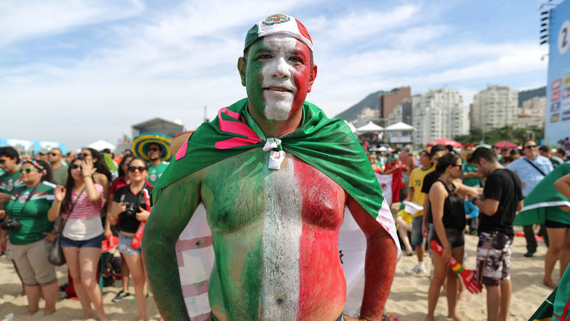 Mexický fanúšik pred osemfinálovým zápasom na...