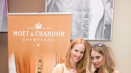 Herečky Eva Sakálová (vľavo) a Danica Jurčová. 