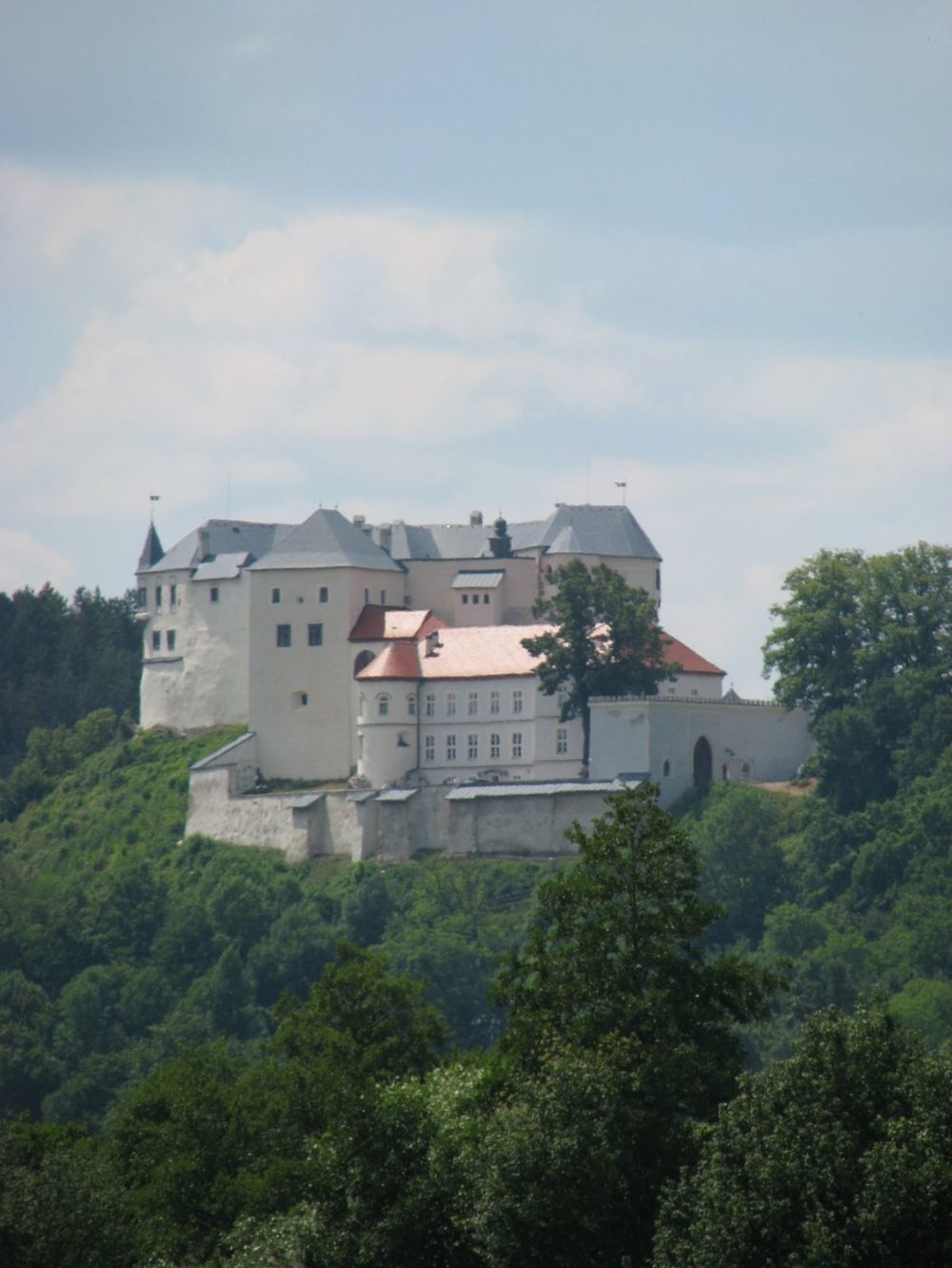 Hrad v Slovenskej Ľupči je jedným z...