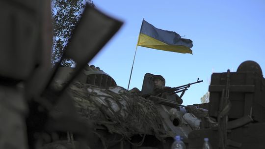 Ukrajinský vojak pri checkpointe v Slaviansku.