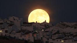 Prečo sa počas splnu horšie spí?