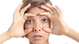 Máte vačky pod očami či zanesené póry? Asi za to môžu tieto jedlá!