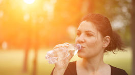 S pitným režimom to netreba preháňať. Čo je vhodné pre ženy?