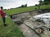 Slovenskí archeológovia objavili na dne...