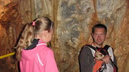 3. V jaskyni je aj kvapeľ, ktorého sa stačí...