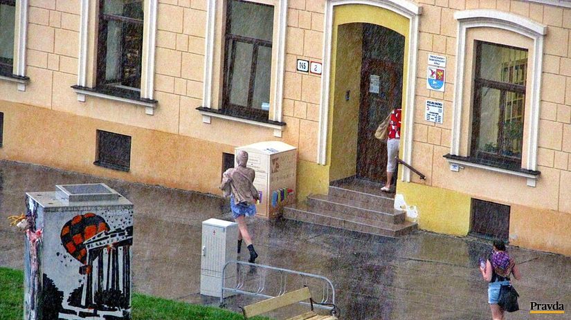 Aj Trenčania pocítili vyčíňanie búrky.
