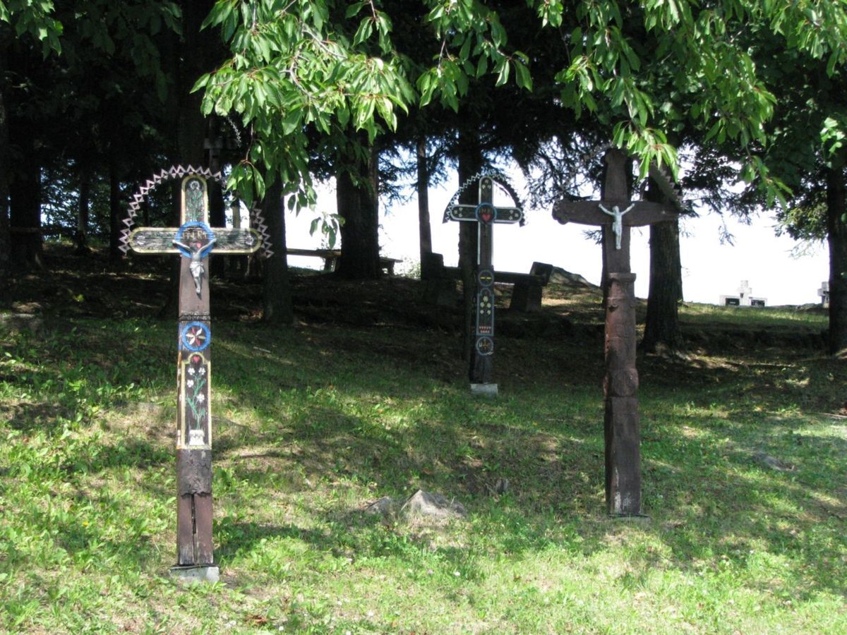 Unikátne vyrezávané detvianske náhrobné kríže...