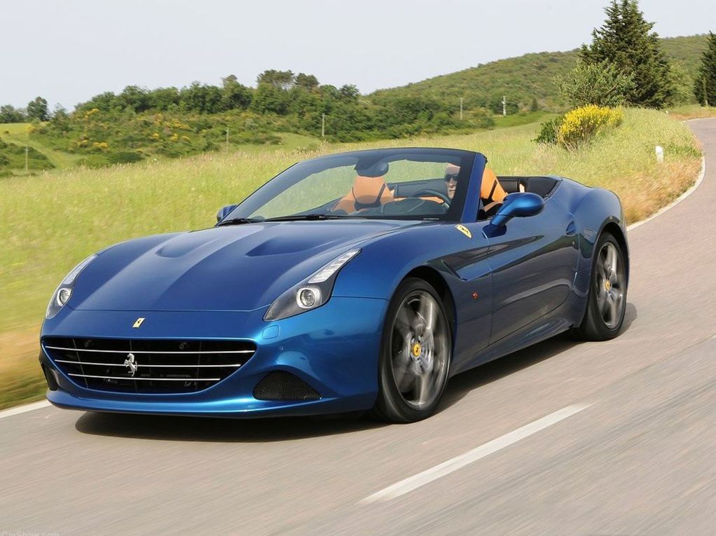 Ferrari California T sa obliekla do nového...