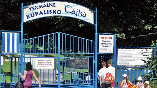 4. Kúpalisko Čajka ponúka tri bazény s...