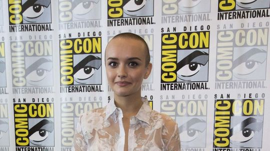 Herečka Olivia Cooke sa na filmovej konferencii...