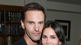 Herečka Courteney Cox a jej snúbenec - hudobník Johnny McDaid.