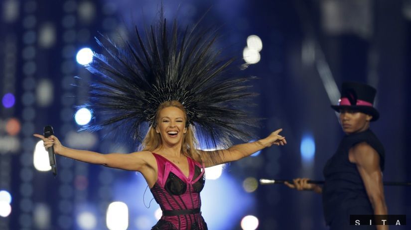 Kylie Minogue na pódiu v Glasgowe.
