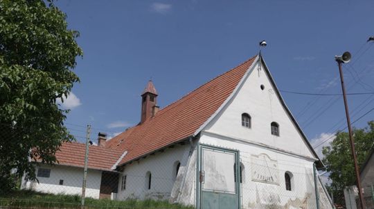 5. Habánsky dvor vo Veľkých Levároch je...