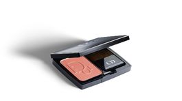 Broskyňové tóny na líčkach - farba na líčka Diorblush od Dior - odtieň Peach Party. 